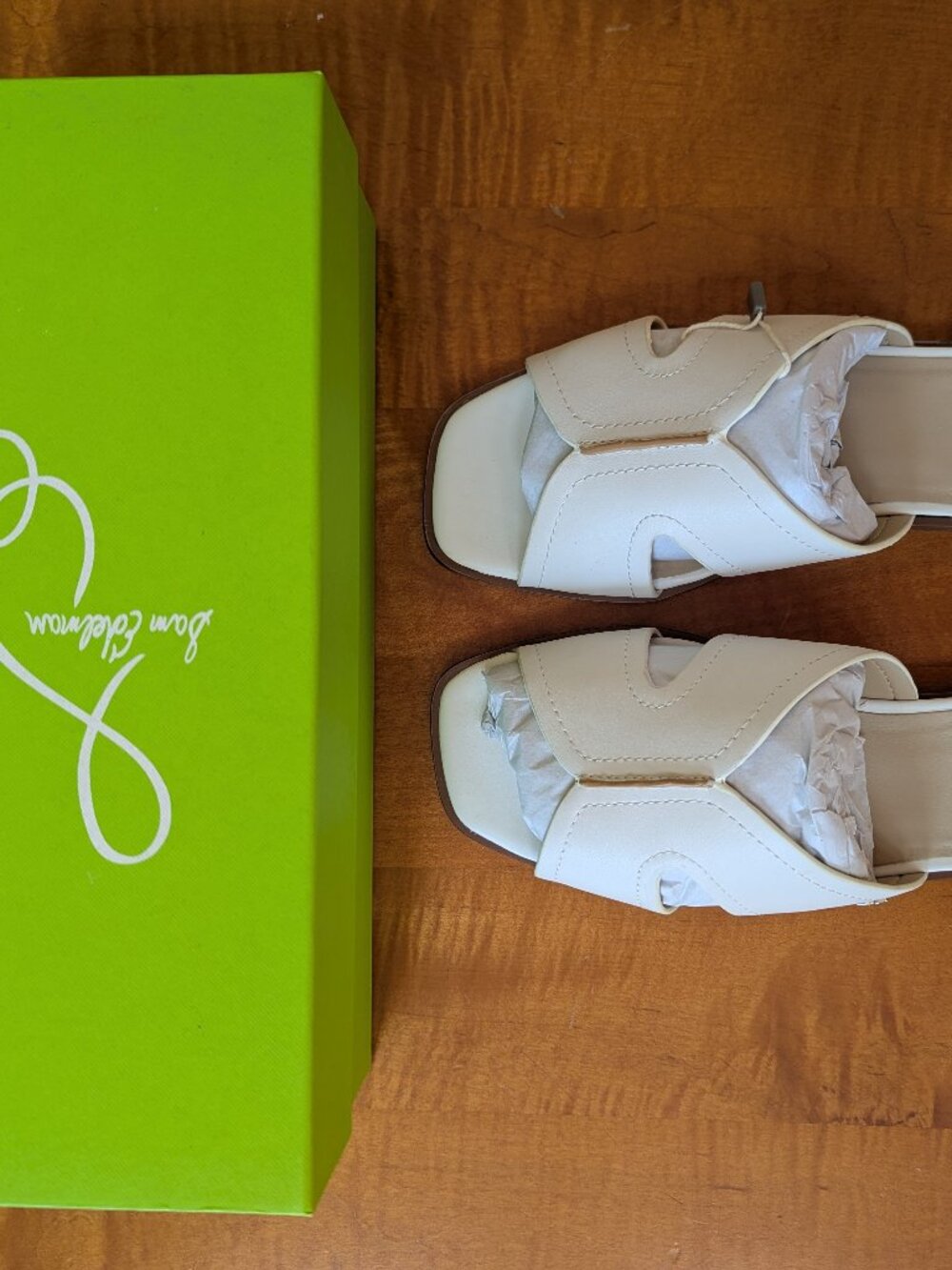 New in Box Sam Edelman Imani, White Leather Flats (size 7)